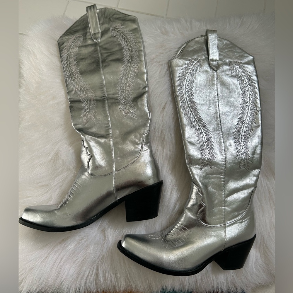 Glamorous Silver Heeled Boots with Metallic Finish
